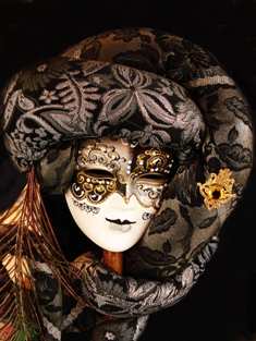 This photo of a fabulous Venetian Carnival costume was taken by Brazilian photographer Jose Fernando Carli.